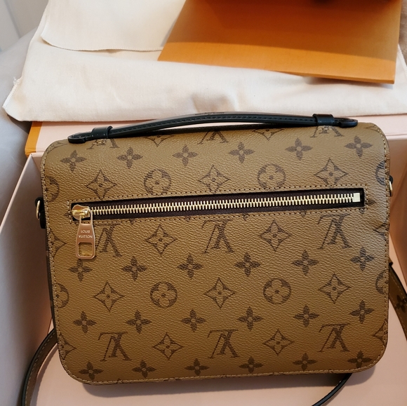 Louis Vuitton Reverse Metis Pochette - Picture 6 of 8